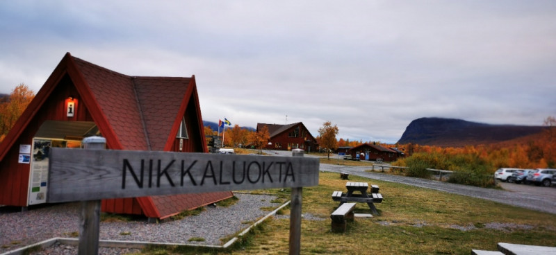 Snow-covered buildings of Nikkaluokta Sarri at the end of the mountain road